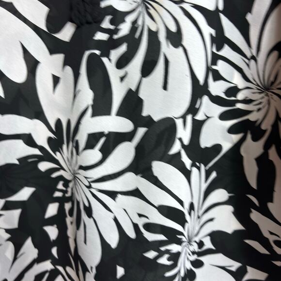 NEIMAN MARCUS MEDIUM BLACK WHITE FLORAL WOMEN LONG SLEEVE TOP 100% POLYESTER - Picture 2 of 5